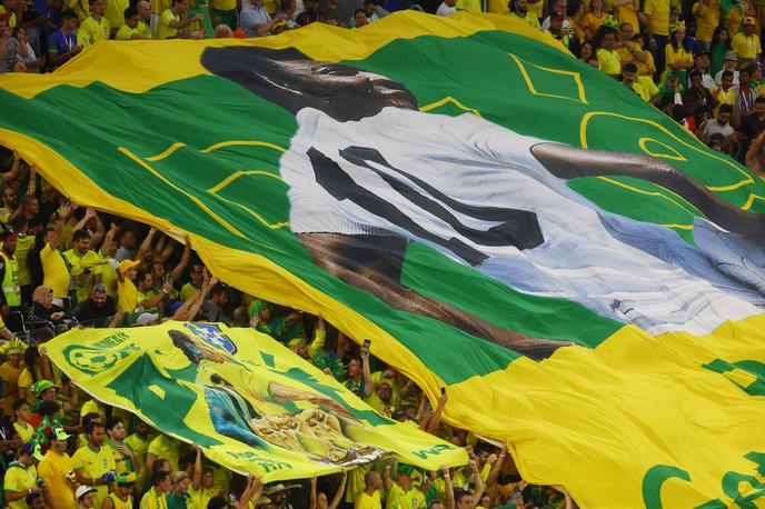 Pele Brazilija | Brazilski navijači želijo Peleju hitro okrevanje. | Foto Reuters