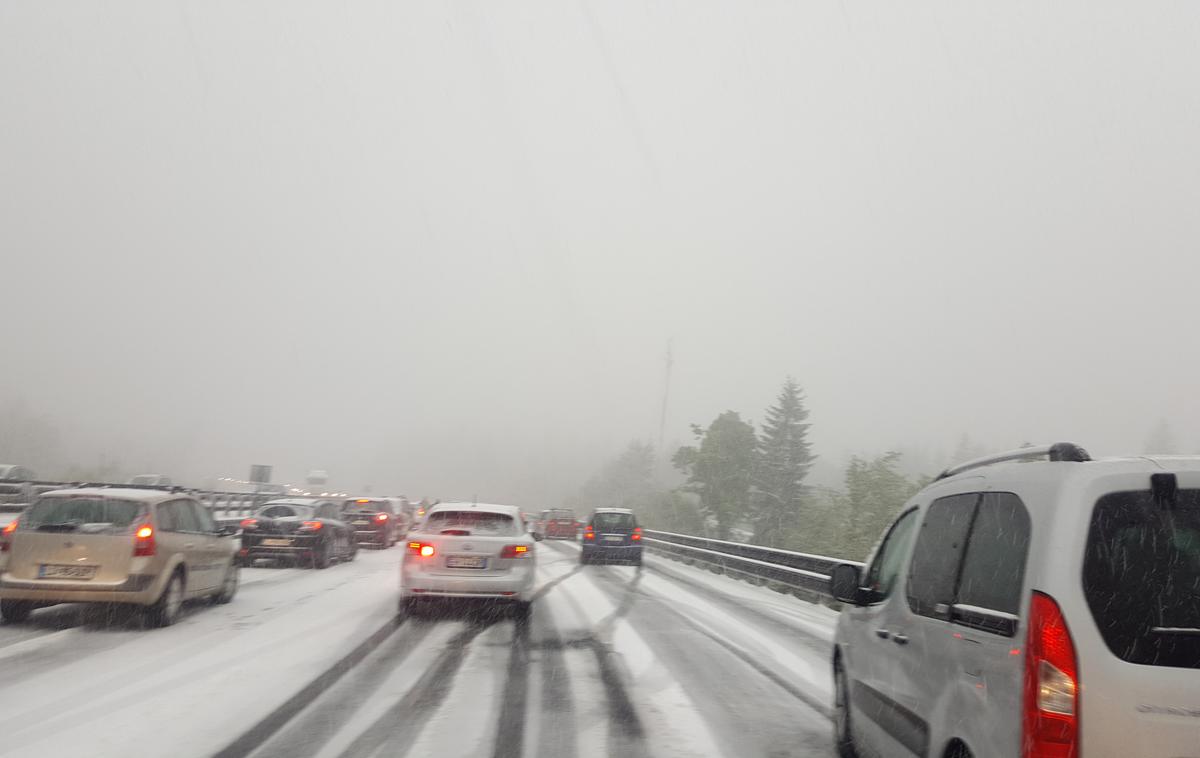 Primorska avtocesta spomladansko sneženje | Foto Metka Prezelj