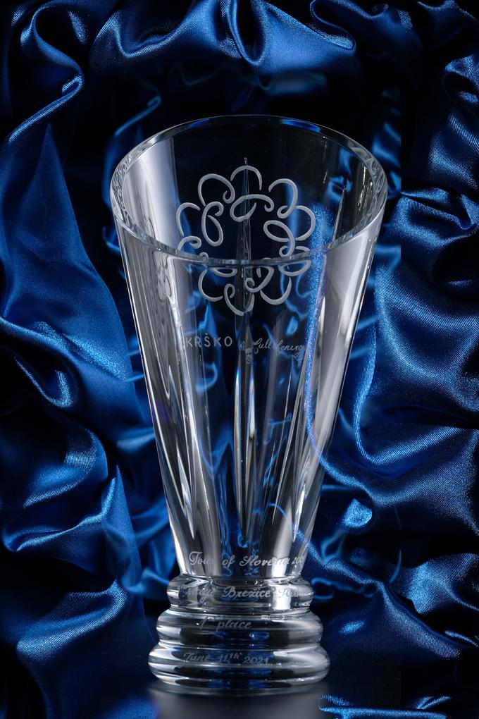 Pokal za zmago v tretji etapi s ciljem v Krškem. | Foto: 