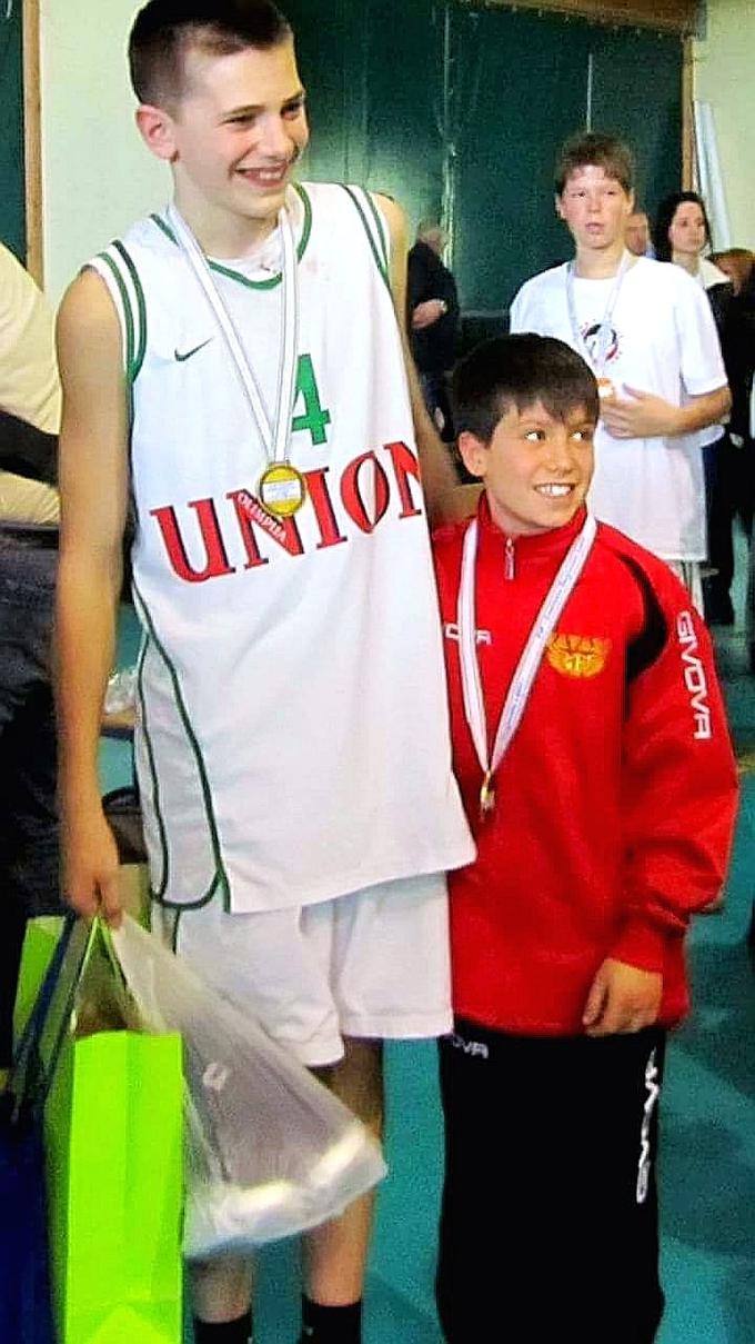 Luka in Matteo po finalu turnirja leta 2012. Fotografijo je na družbenem omrežju Facebook objavil Matteo Garzia. | Foto: zajem zaslona/Diamond villas resort