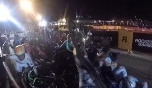 Zaradi pokvarjenega motocikla so kolesarji frčali po zraku (video)