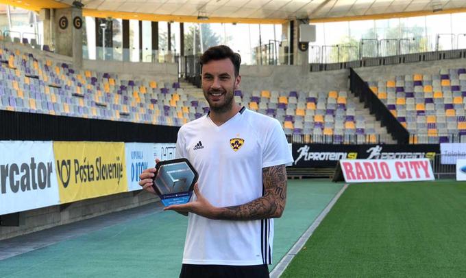 Amir Dervišević je prejel nagrado za najboljšega igralca meseca v Prvi ligi Telekom Slovenije. | Foto: nzs.si