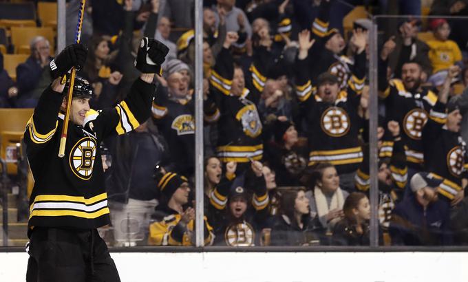 Zdeno Chara bo še eno sezono igral za Boston Bruins. | Foto: Reuters