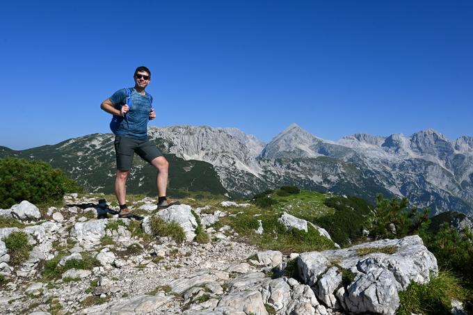 Z Vrha Korena nadaljujemo krog proti Kalškemu grebenu. | Foto: Matej Podgoršek