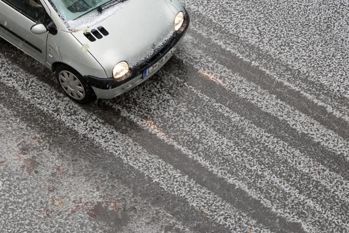 Policija opozarja – ceste na Gorenjskem so poledenele