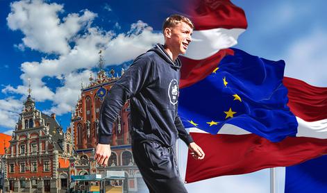 Slovenski nogometni orjak z mlado družino uživa v Latviji