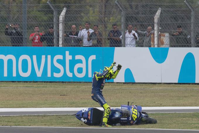 Valentino Rossi je bil takoj po padcu zelo besen na Marqueza. | Foto: Guliverimage/Getty Images