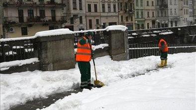 Za javna dela v letu 2011 skoraj 17 milijonov evrov