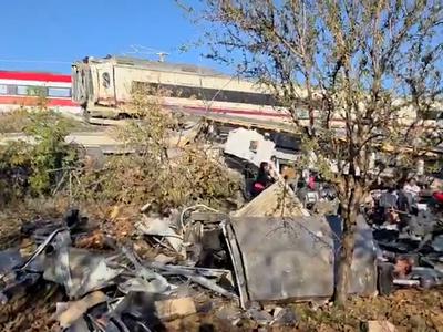 Tragedija v Španiji: trčila dva hitra vlaka, umrlo najmanj deset ljudi #video