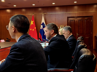 Boštjančič preverja možnosti za izdajo obveznic na kitajskem trgu