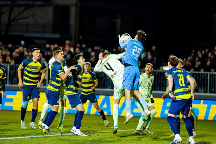 Brinje Grosuplje - Olimpija | Brinje je pred dnevi v pokalu izločilo Olimpijo, a nato prvič izgubilo v drugi ligi. Zdaj je spet našlo zmagoviti ritem. | Foto Aleš Fevžer