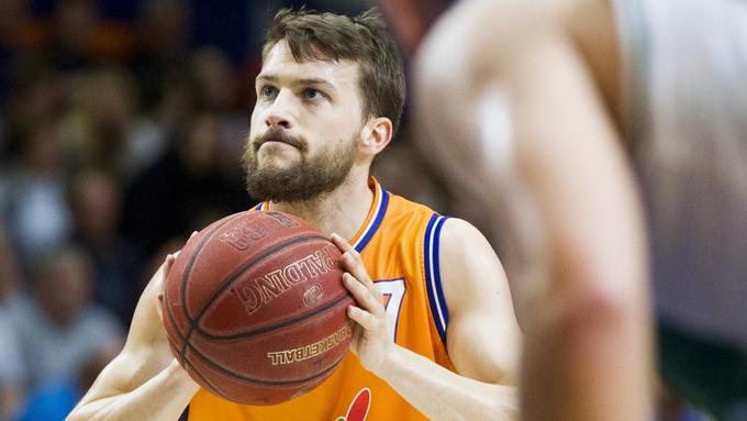 Jan Močnik se je skupaj s soigralci pri Helios Suns veselil naslova državnih prvakov. | Foto: 
