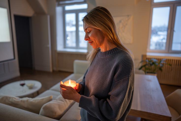 ženska, pomiritev, svečka | Foto: Shutterstock