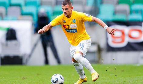 V živo: Bravo znižal v Stožicah, obeta se pester zaključek derbija