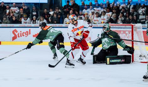 Olimpija premagala prvake in skočila na vrh