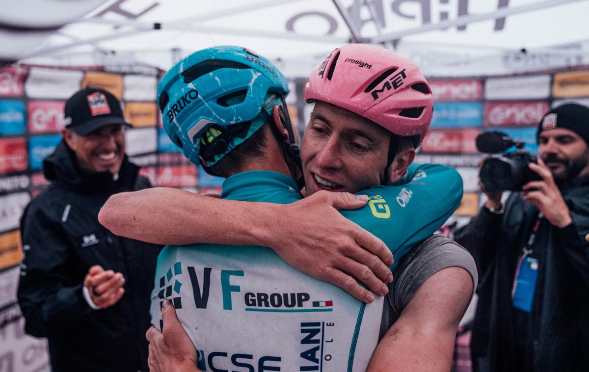 Giulio Pellizzari Tadej Pogačar Giro 2024 | Foto LaPresse
