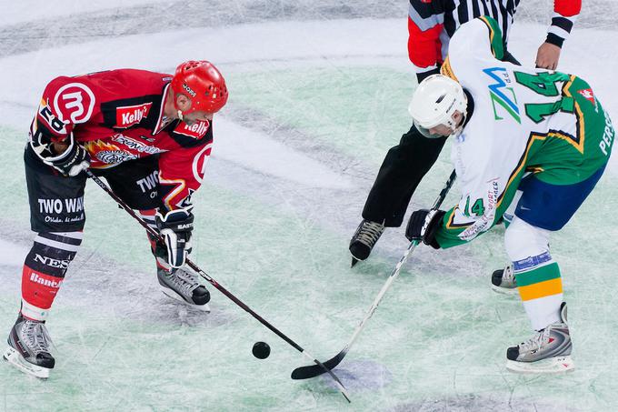 Že med kariero so mu misli uhajale v življenje po hokeju. Tako se je ob hokeju ukvarjal s stvarmi, za katere se je šolal na strojni šoli, vlaganjem v nepremičnine ... | Foto: Matic Klanšek Velej/Sportida