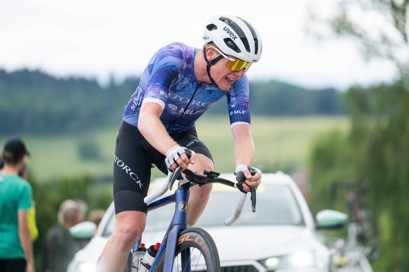 Nemčeva jeza in iztegnjen sredinec obkrožila svet #video