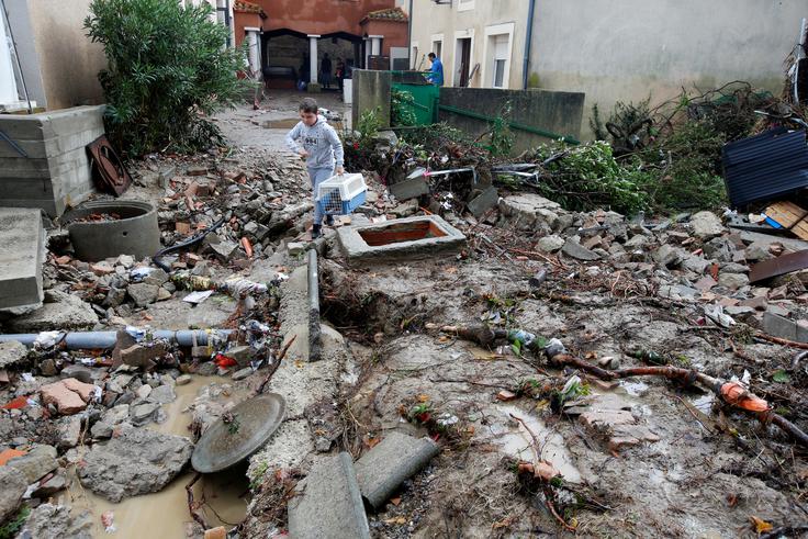 Na območju celotnega departmaja so vrata šol ostala zaprta tudi danes. | Foto: Reuters