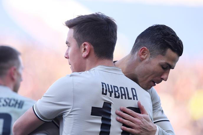 Paulo Dybala | Veselje strelca Paula Dybale in Cristiana Ronalda ob edinem golu Juventusa v Bologni. | Foto Reuters