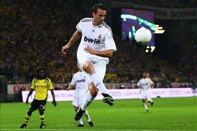 Metzelder za tri leta k Schalkeju