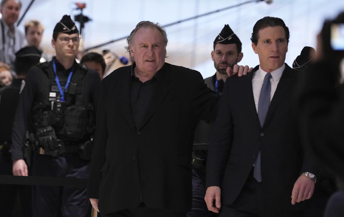 Gerard Depardieu | Tako je Gerard Depardieu z odvetnikom prišel na sodišče. | Foto Guliverimage