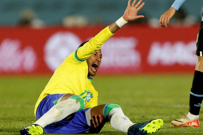 Neymar | "Nima smisla hiteti, da bi ga postavili na noge pred njegovim časom, in po nepotrebnem tvegati." | Foto Reuters