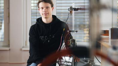 Mladi slovenski znanstvenik na mednarodnih olimpijadah zablestel z zlatom #video