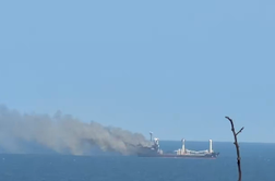 Rusi na ladjo v Črnem morju izstrelili tri rakete: pet ljudi umrlo, pet jih pogrešajo #vŽivo