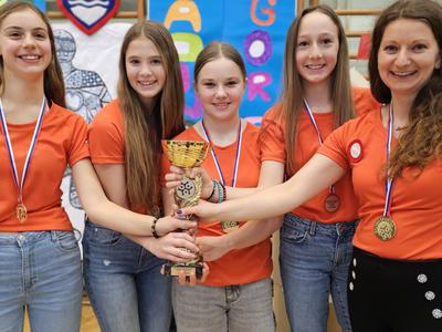 Zgodovinski dosežek: Planinske brihte tretjič zapored državne prvakinje na Mladina in gore