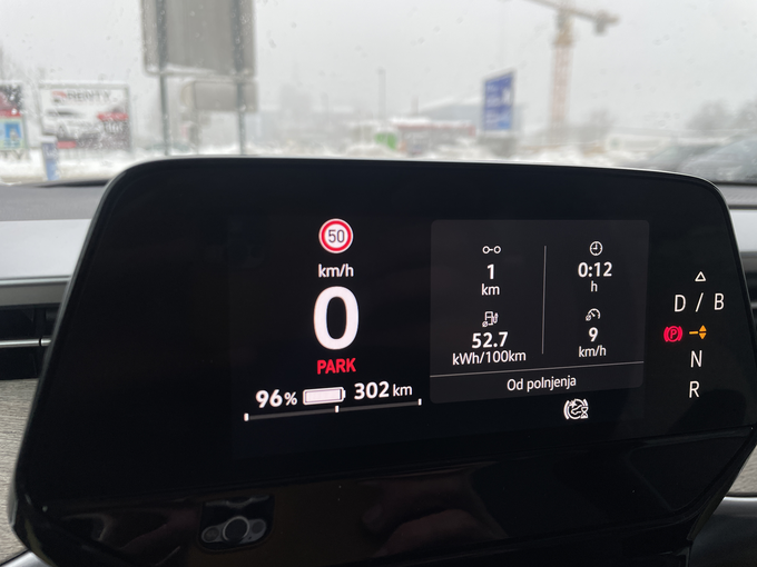 Zimski doseg z nekaj manj avtoceste lahko doseže 300 kilometrov.
 | Foto: Gregor Pavšič
