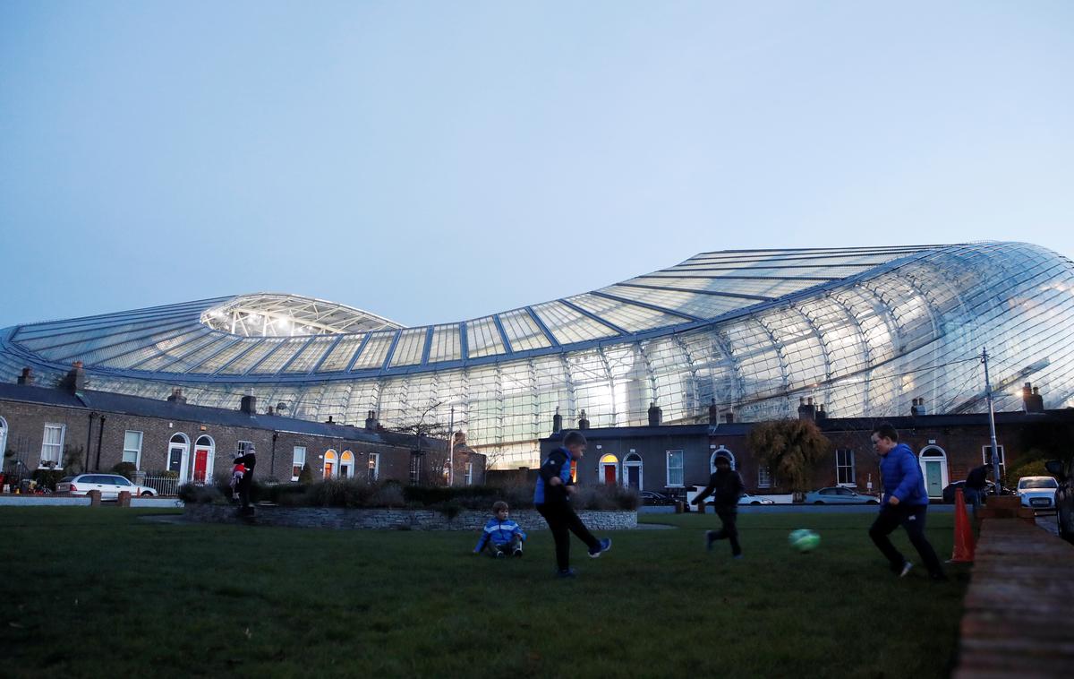 Dublin | Nogometna zveza Irske (FAI) je Evropski nogometni zvezi (Uefa) uradno sporočila, da bo v Dublinu gostila predvidene štiri tekme evropskega prvenstva prihodnje leto.  | Foto Reuters