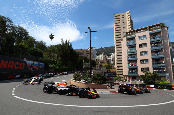 Monako Max Verstappen Red Bull | Steza v Monte Carlu je za široke dirkalnike preprosto preozka, da bi lahko vozili vzporedno. | Foto Reuters