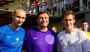 FOTO in VIDEO: Kako je Pahor oblekel vratarski dres, denar pa romal v prave roke ...