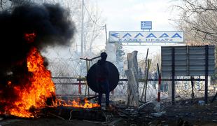 "Ne bomo smeli dopuščati, da bi ljudje kar brez dokumentov neovirano hodili čez državo"