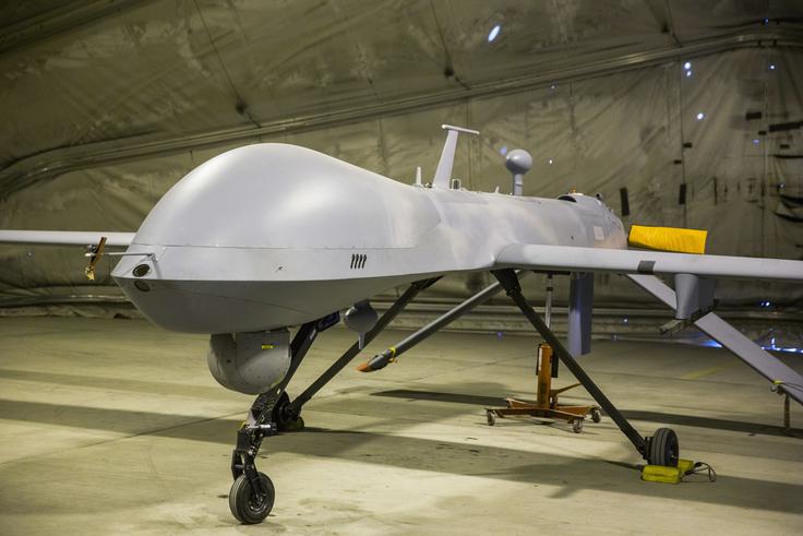 Dron, ki dostavlja v Reykjaviku, so okrepili s tovornim delom, v katerem je mogoč prevoz do treh kilogramov hrane in pijače na razdalji do deset kilometrov (fotografija je simbolična). | Foto: Reuters