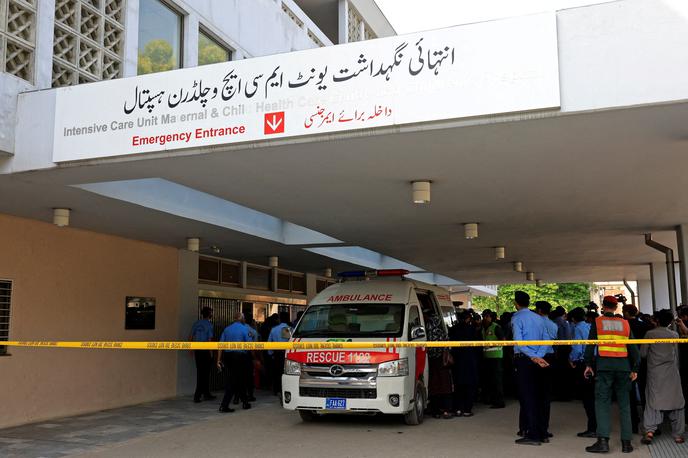 Požar, Pakistan | Požar je izbruhnil v tretjem nadstropju v bolnišnici Pakistan Institute of Medical Sciences (PIMS). | Foto Reuters