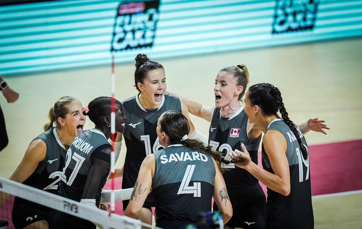kanadska odbojkarska reprezentanca | Kanadčanke so po petih setih premagale Španke in dosegle drugo zmago. | Foto Volleyball World