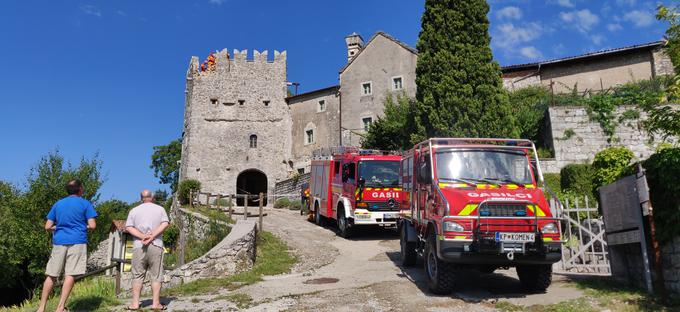 Posledice udara strele v Štanjelski grad | Foto: PGD Komen