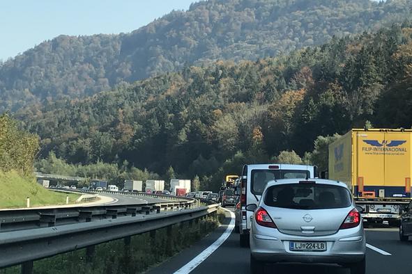 Daljši zastoji na avtocestah so se sprostili