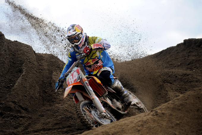 Jeffrey Herlings slavi novo zmago. | Foto: Reuters