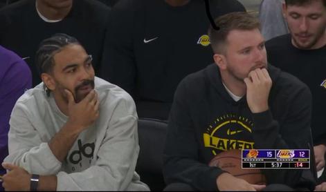 Začelo se je z visokim porazom LA Lakers, Luka Dončić je le gledal #video