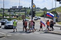 Civilna iniciativa v Šentilju s protestnim sprehodom čez cesto za rešitev težav s prometom