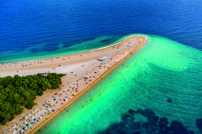 Ta ikonična plaža je znana po svoji edinstveni obliki, ki spominja na zlati rog, so zapisali.  | Foto: Guliverimage