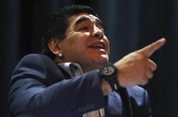 Vročekrvni Maradona izgubil živce in se spravil na novinarja (video)