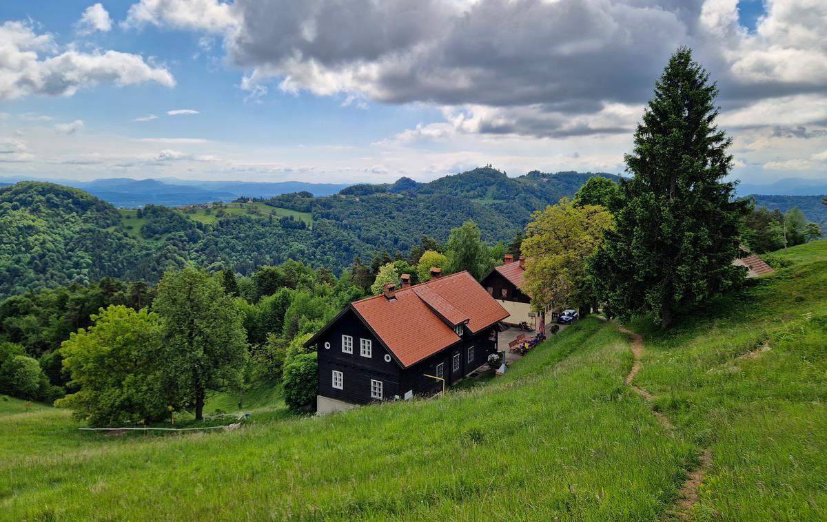 dom na Govejku Gontarska planina | Mihelčičev dom na Govejku je pri domačinih zelo priljubljen, širše pa ga ljudje slabše poznajo. | Foto Matej Podgoršek