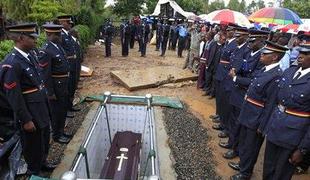 Wanjiruja po mesecu dni le pokopali