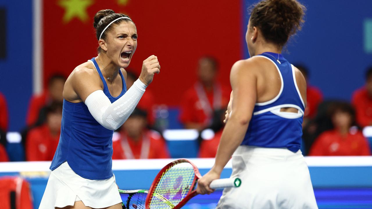 Branilka naslova Italija preko dvojic v polfinale pokala BJK