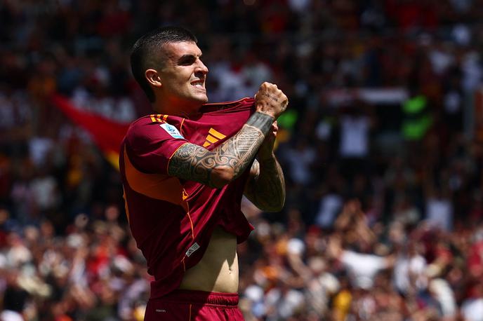 Gianluca Mancini | Roma lovi uvrstitev med najboljše štiri ekipe v serie A. Gianluca Mancini jo je popeljal v vodstvo proti Laziu proti koncu prvega polčasa. V nadaljevanju je zadel v polno še enkrat. | Foto Reuters