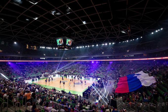 Navijači so napolnili dvorano v Stožicah. | Foto: Matic Klanšek Velej/Sportida